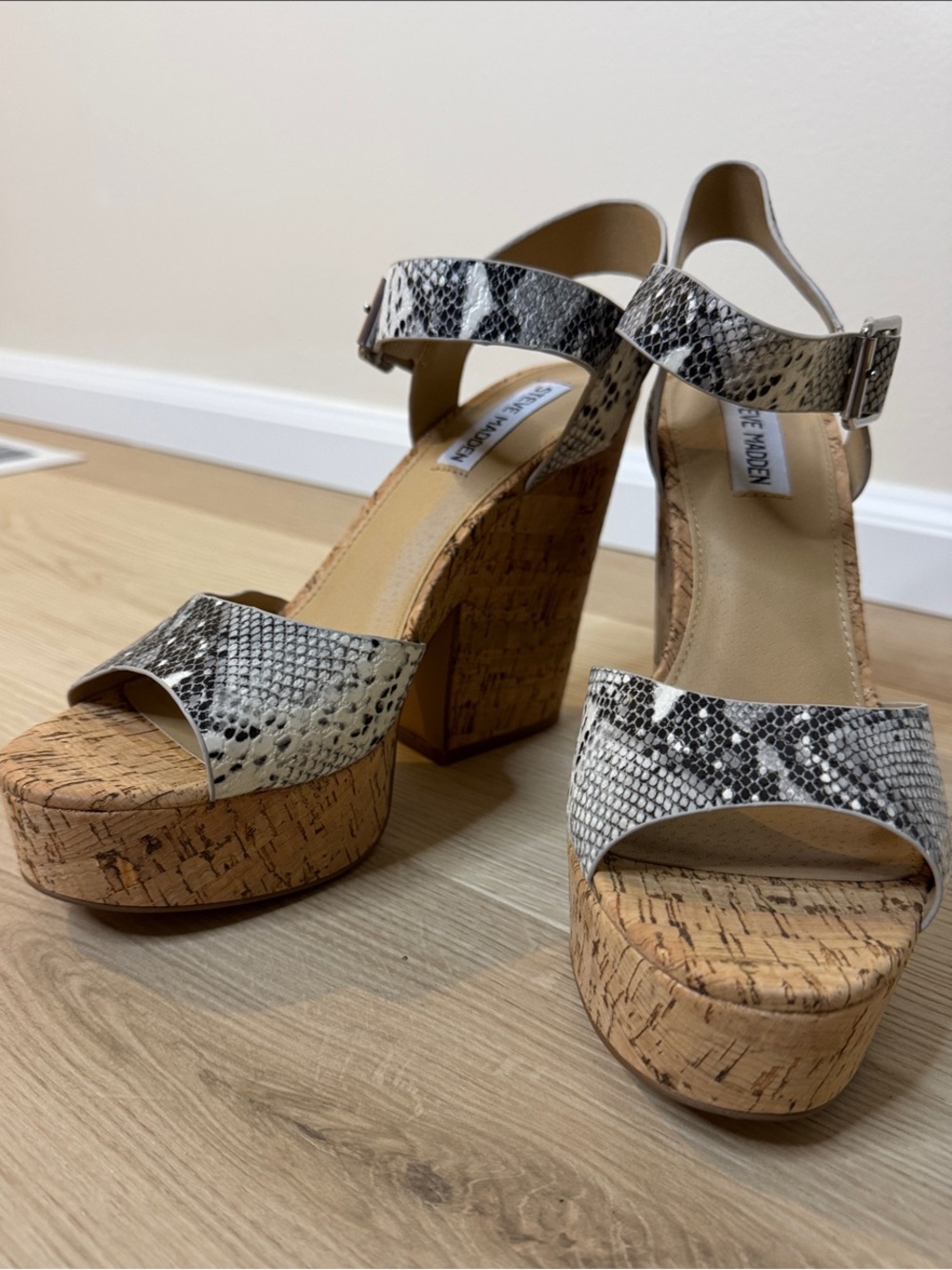 WOMEN'S STEVE MADDEN JESS, CORK PLATFORM / HEELED SANDALS SNAKE SZ 9 - New